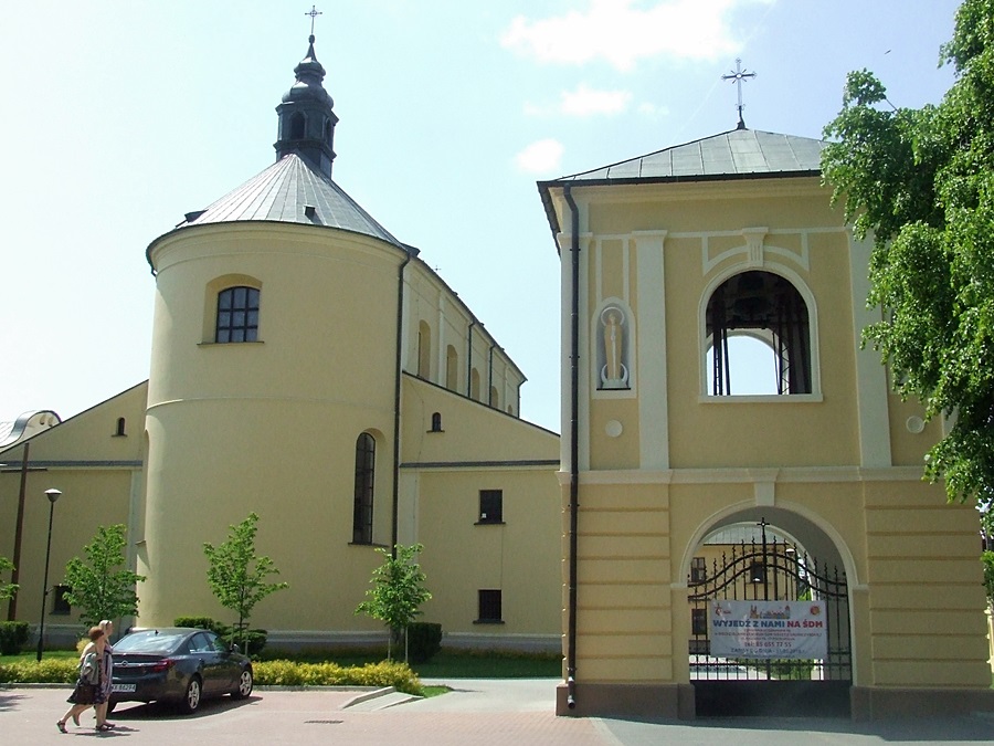 Dzwonnica i katedra